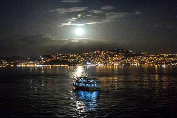 Ahmet Ündağ’dan Bir Şiir ; FOTOĞRAFLAR